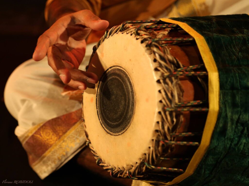 Cours de Konnakol et percussions de l'Inde du Sud par Balakumar Paramalingam.